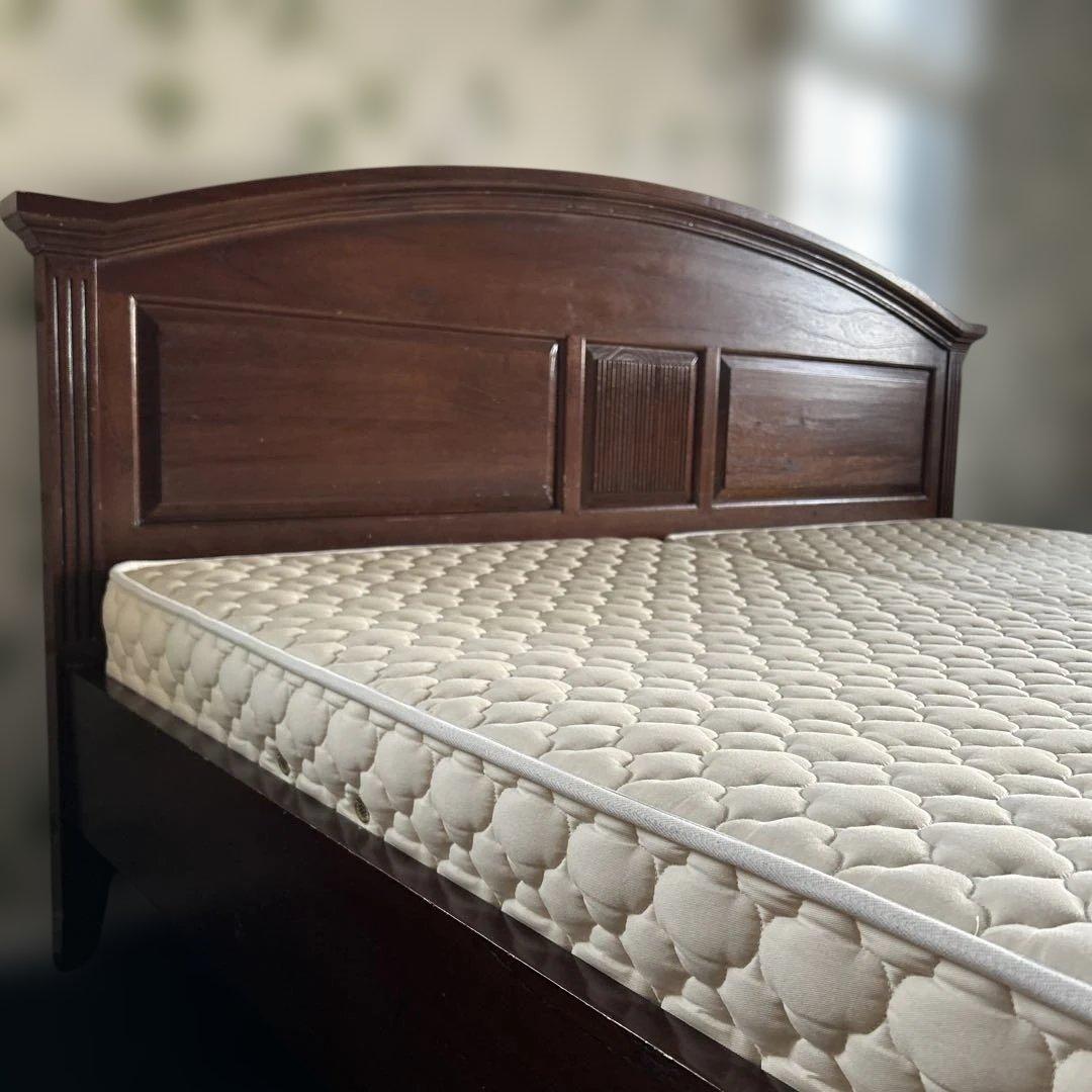 職人手作り工芸　輸入住宅用キングサイズベッド　マットレスつき