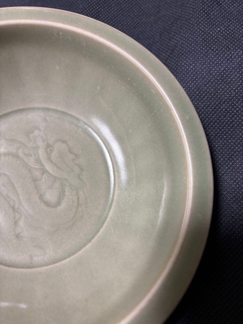 中国古美術品　明清時代　青磁蓮弁龍文刻花 筆洗　茶椀　中皿　龍泉窯