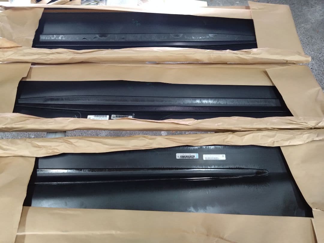 トヨタ30アルファード新品モデリスタサイドスカート右側面、左スライド、リア