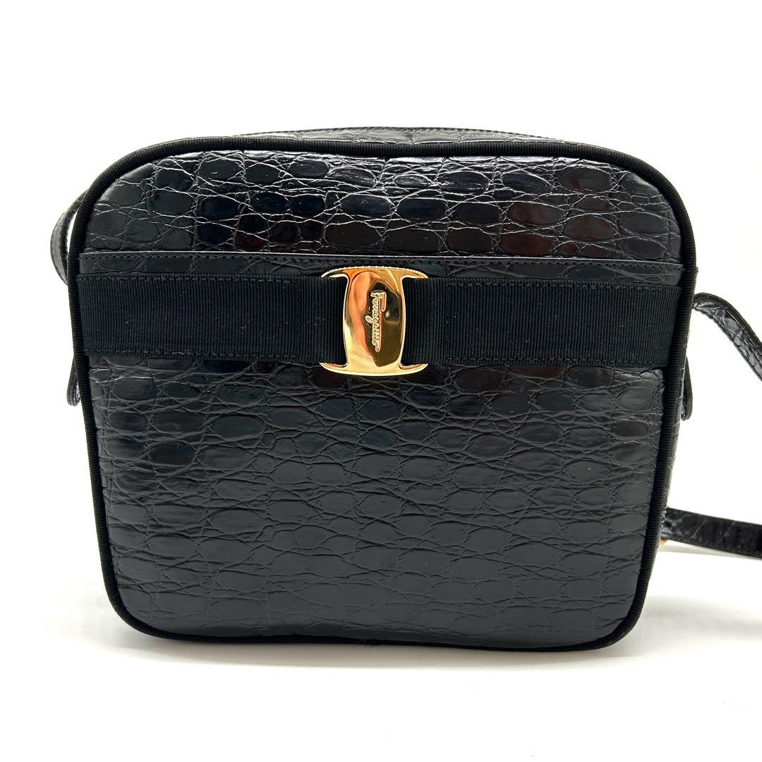 Salvatore Ferragamo ショルダーバッグ ヴァラ 黒 ブラック