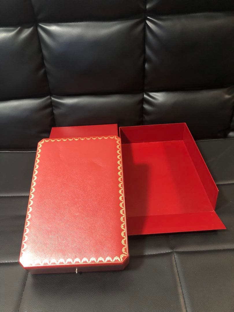 カルティエ　マイヨンパンテール等に　大型ネックレスケース