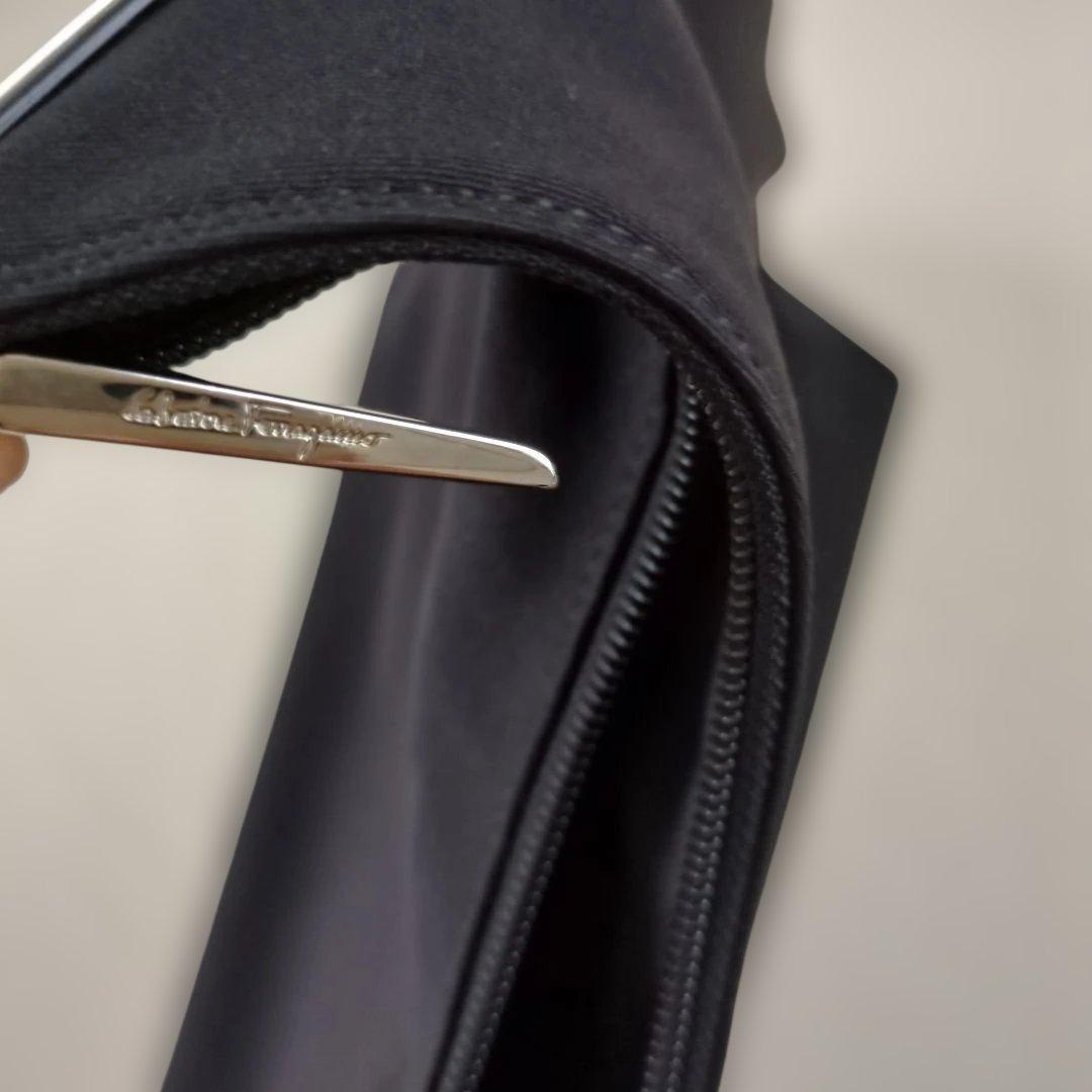 フェラガモブラックハンドバッグ肩掛け