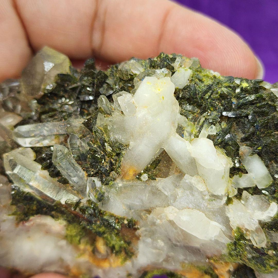 奇跡の共生石！エピドート＆クリスタル原石①　唯一無二の高波動パワーストーン