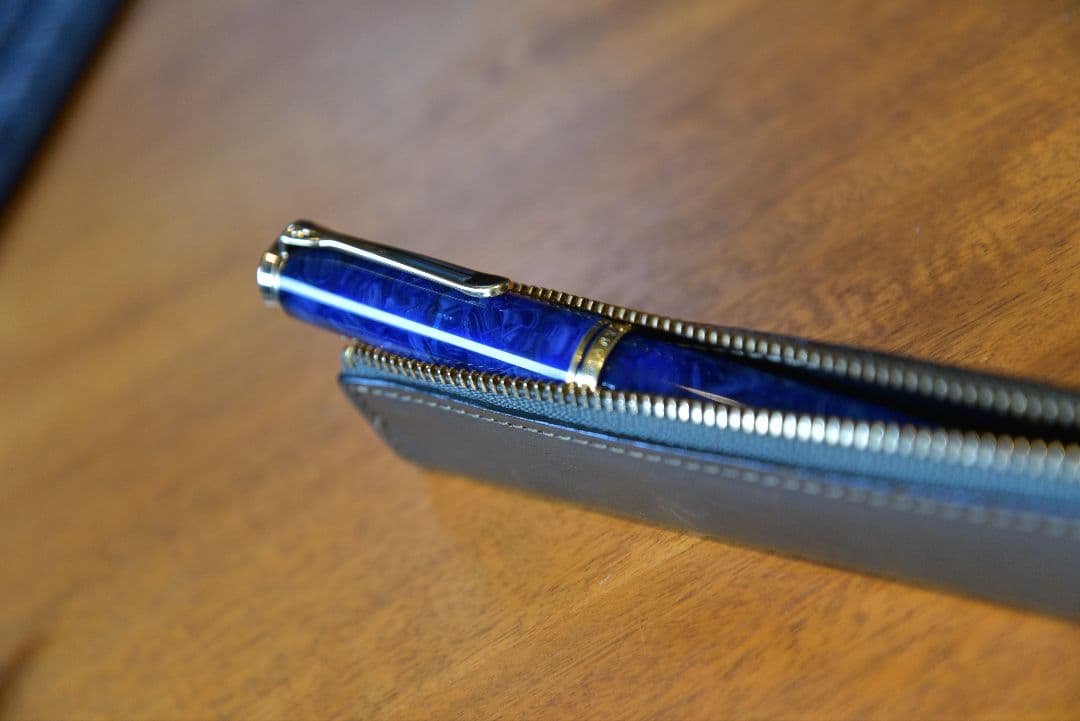 ペリカンスーベレーンM800　ブルー オ ブルー Fニブ