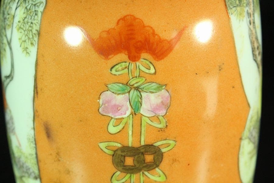 中国美術 色絵 女人鹿図 蝙蝠耳 花瓶 時代物 台付(K-A717)