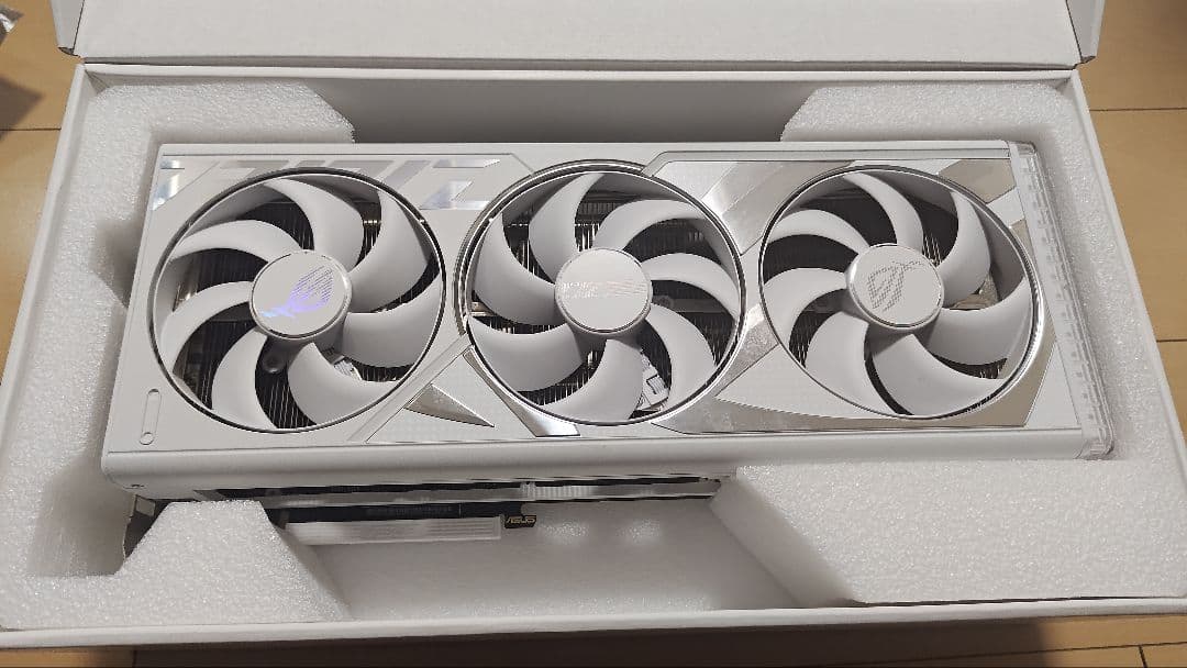 グラフィックボード・グラボ・ビデオカード ASUS ROG STRIX RTX 4080 SUPER WHITE