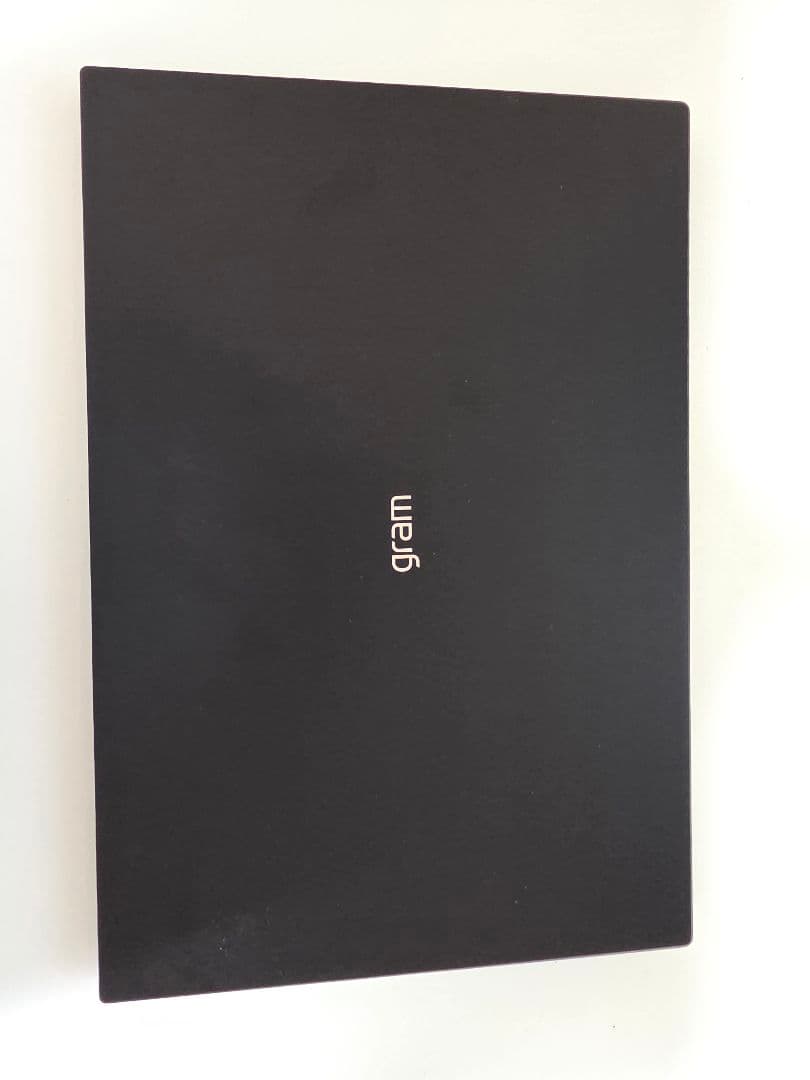 LG gram 2K 16インチ 1190g超軽量 30時間駆動 i7 16G