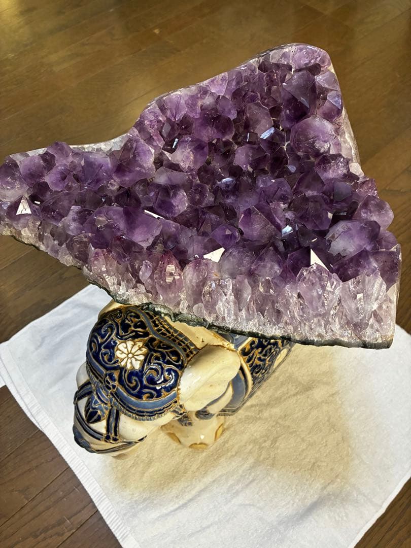 アメジスト天然石 トライアングル型 置物　10kg