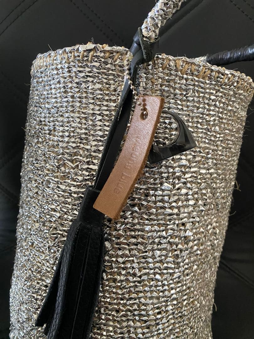 お値引き　meongblue シルバー バッグ タッセル付き