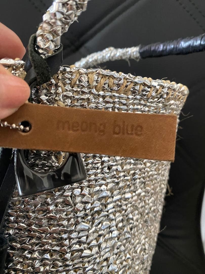 お値引き　meongblue シルバー バッグ タッセル付き