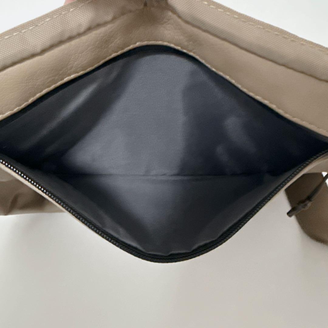 【24時間以内発送】イアパピヨネ　ボディバッグ　ベージュ