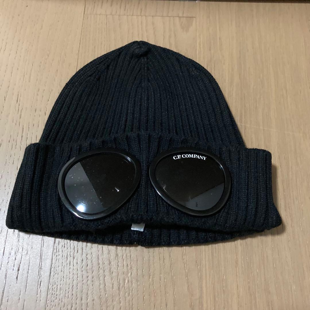 C.P. Company ゴーグル付きニット帽 ブラック