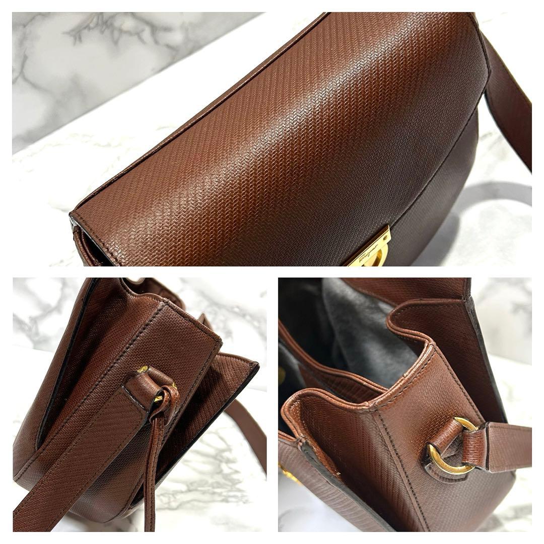 フェラガモ　ショルダーバッグ/フェラガモ　バッグ　斜めがけ　ヴィンテージバッグ