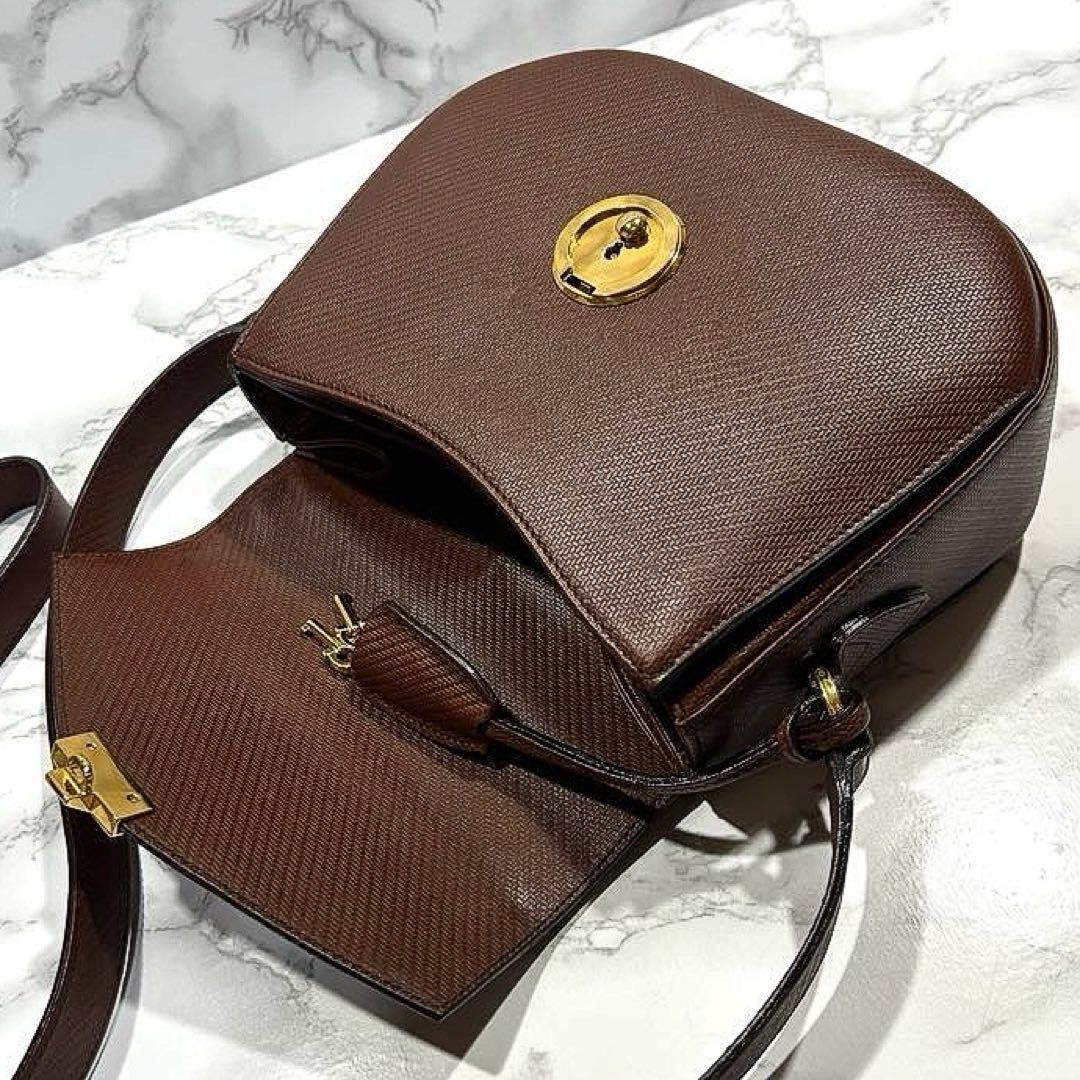 フェラガモ　ショルダーバッグ/フェラガモ　バッグ　斜めがけ　ヴィンテージバッグ