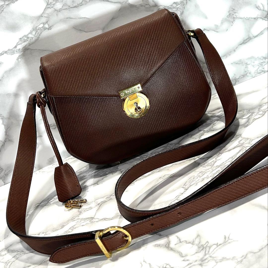 フェラガモ　ショルダーバッグ/フェラガモ　バッグ　斜めがけ　ヴィンテージバッグ