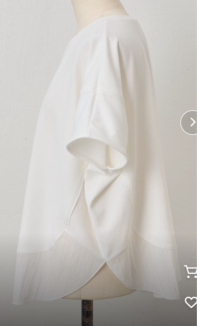 BEARDSLEYビアズリー　ラウンドヘムプルオーバー ホワイト