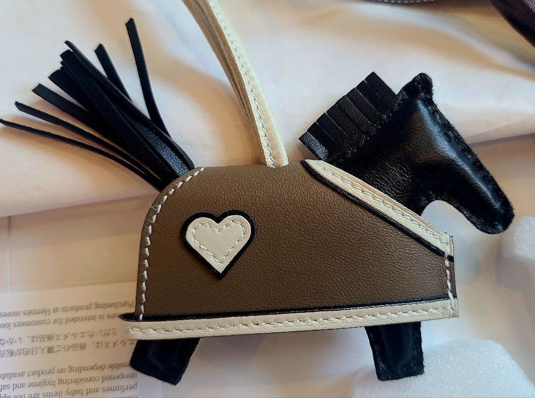 新品未使用エルメス　PMロベオクール　ロデオチャーム　新作　ノワール　エトゥープ