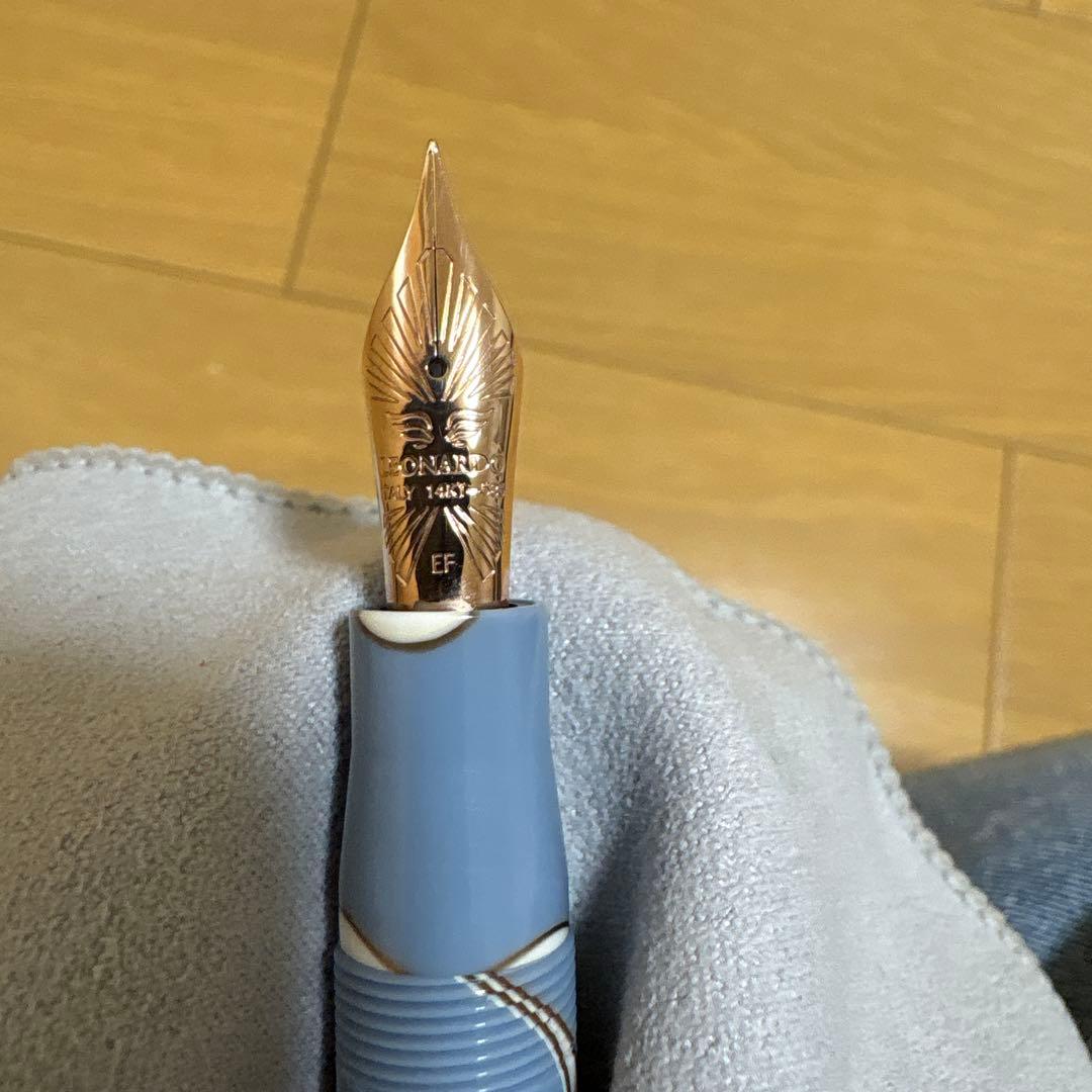 レオナルド モーメントゼロ ヌヴォラ 万年筆 (14Kニブ) EFローズゴールド