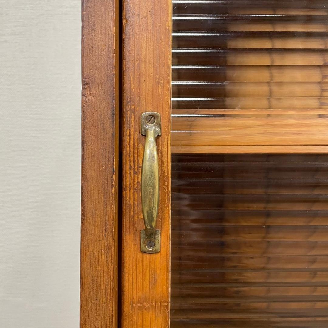 ヴィンテージ 木製本棚 モールガラス ガラスキャビネット 食器棚 古家具 収納