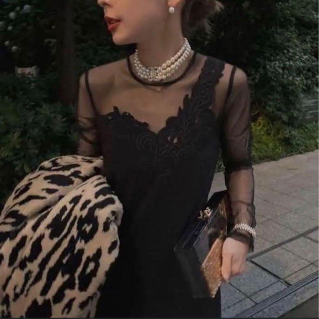 AMERI UND RENEE CUTWORK DRESS 結婚式