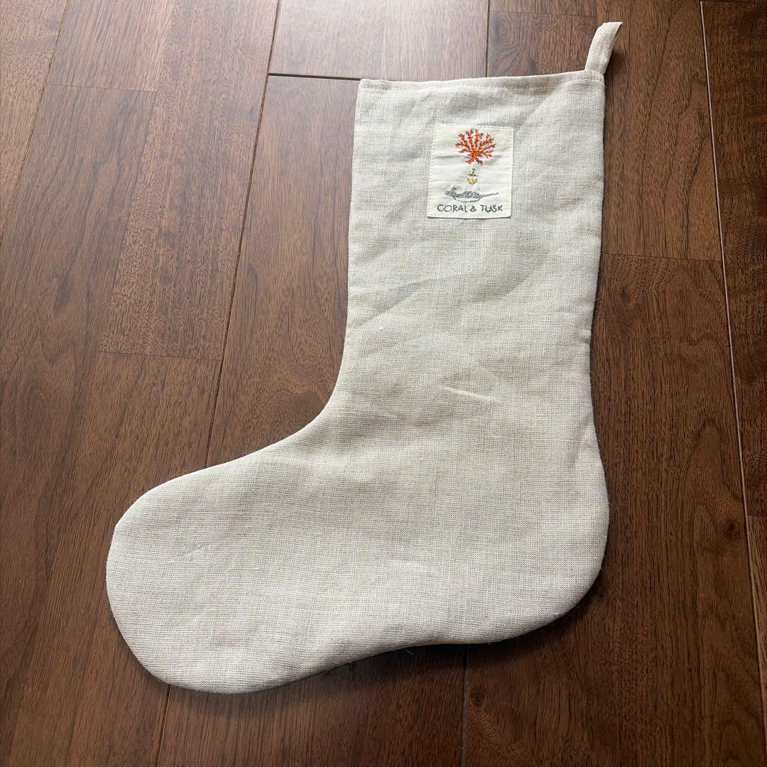 coral&tusk コーラル&タスク　サンタ衣装の動物刺繍ストッキング