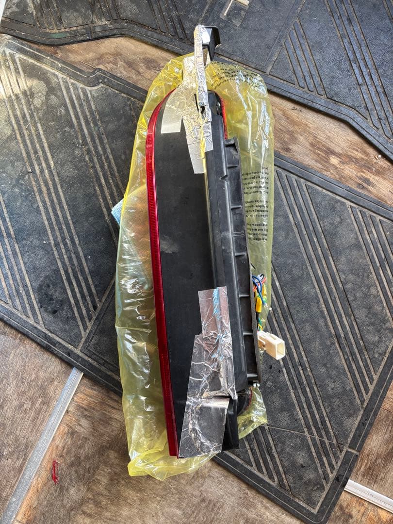 訳あり格安出品　ハイエースヴァレンティ×レガンス レボ タイプ2 テールライト