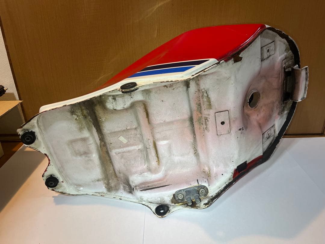 RG250 ガンマ ガソリンタンク　GJ21A タンク