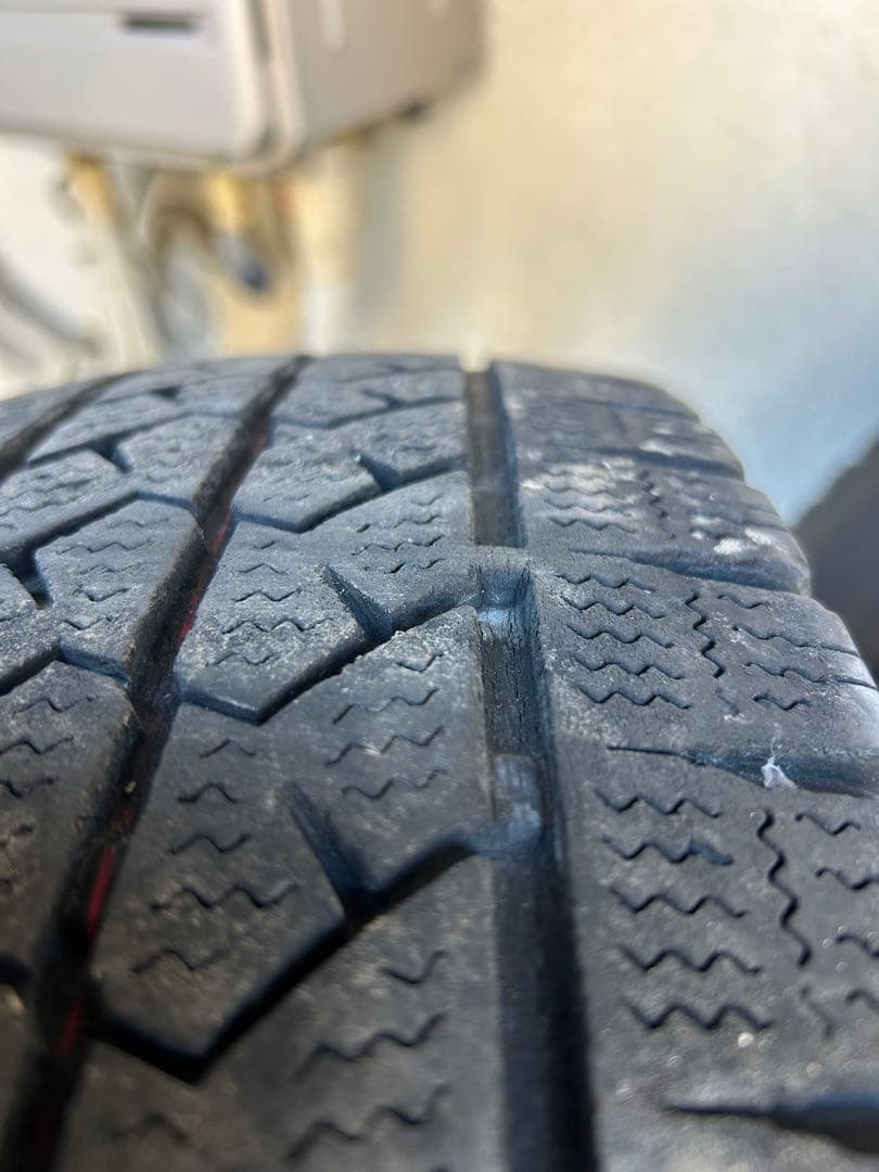 送料込み！！ハイエース　15インチ タイヤセット　スタッドレス