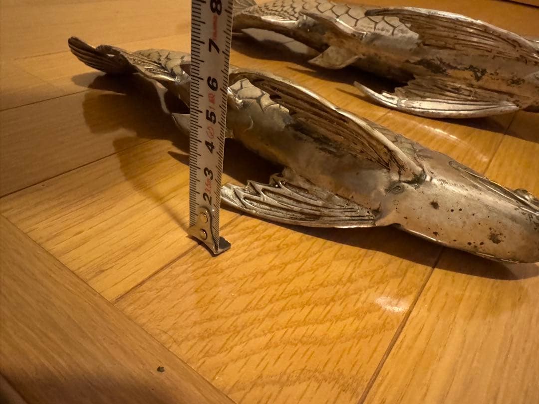 アロワナ（龍魚）の金属製の置物　2体セット