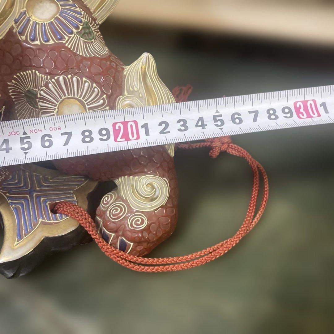 九谷焼玉乗り獅子の置物 赤と白 打出の小槌にのる獅子　石川県九谷焼 日本美術