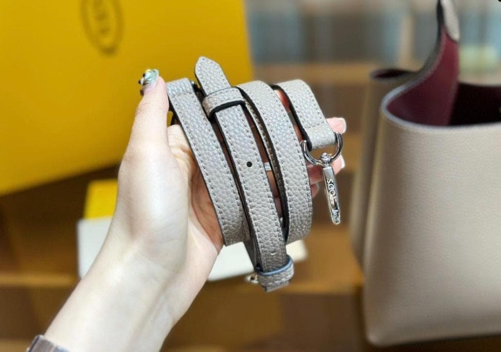 美品✨レザー 2WAYショルダーバッグ グレー