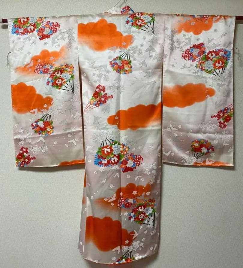 No.88正絹アンティーク子供着物綺麗です。着丈96.5センチ裄丈45.5センチ