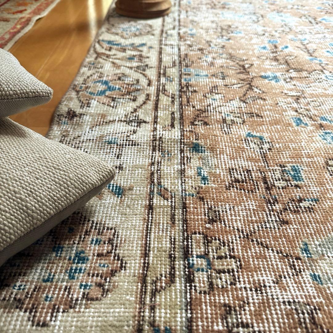 137×232大判ピンクベージュ×ブルー　草花ボタニカル　トルコヴィンテージラグ