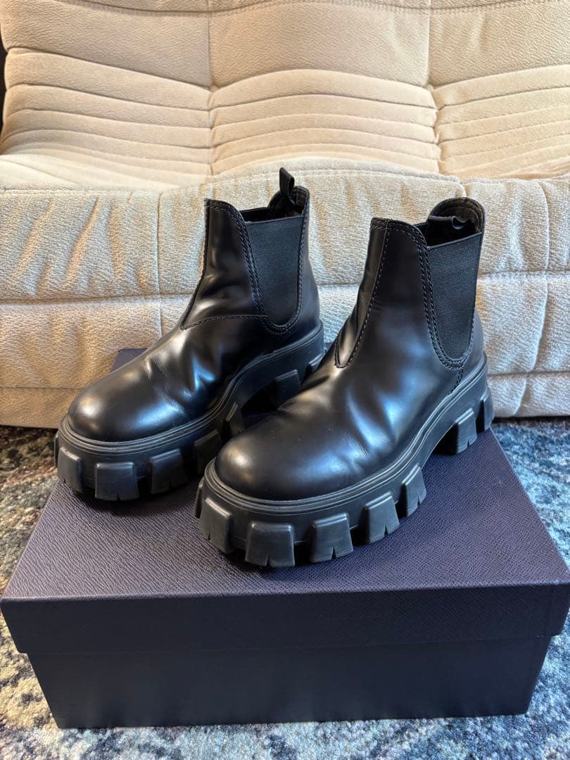 PRADA（プラダ）　モノリス チェルシーブーツ