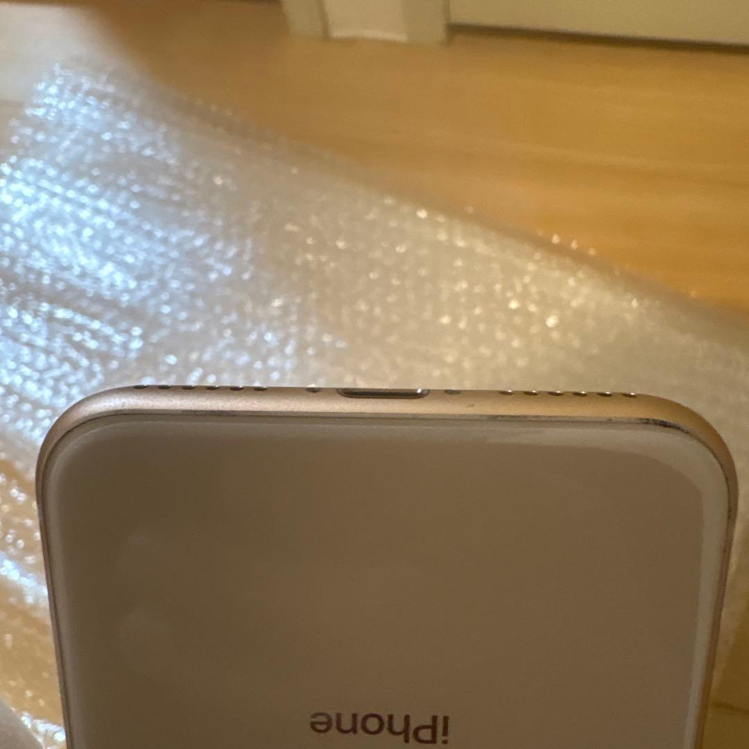 iPhone 8 ゴールド本体