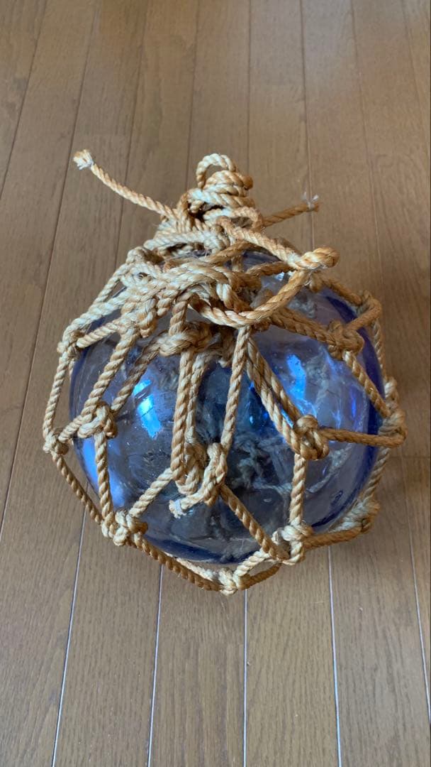 青いガラス製の浮き玉