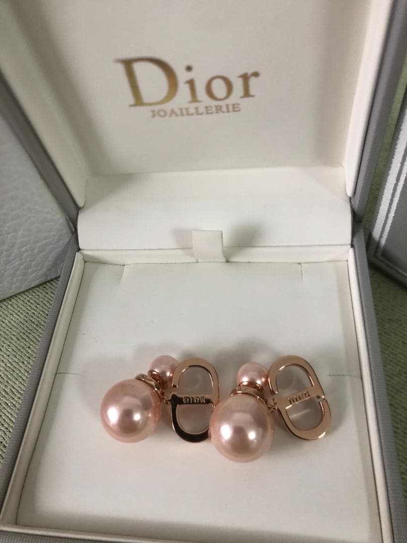 パールピアス　ｃｄロゴ　ピンクゴールド　上品 レディース