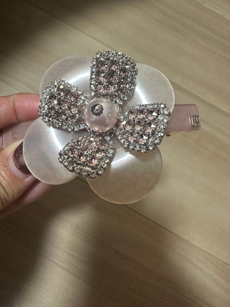 アレクサンドルドゥパリ スワロフスキー付きバレッタ