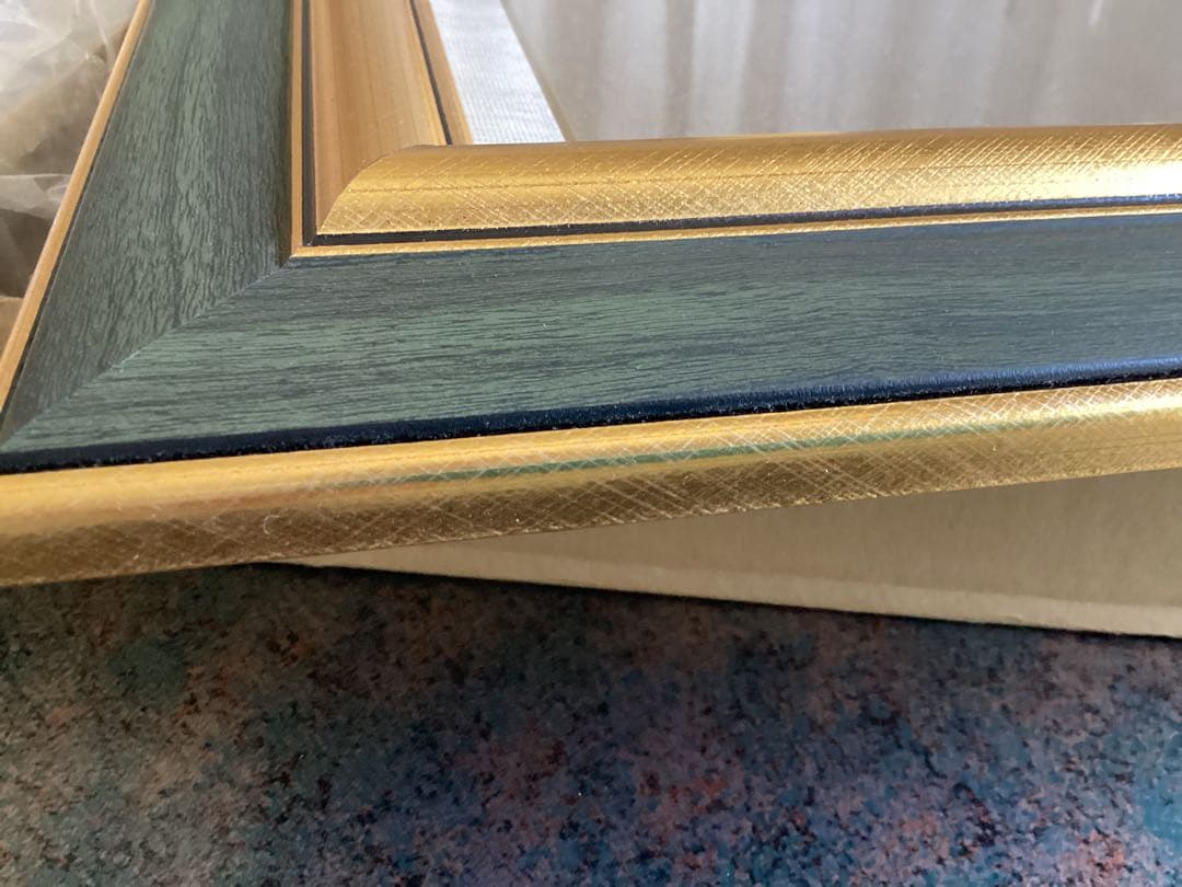 モスグリーンとゴールドの木製油彩額縁　サイズF8 箱付き　日本製　美品