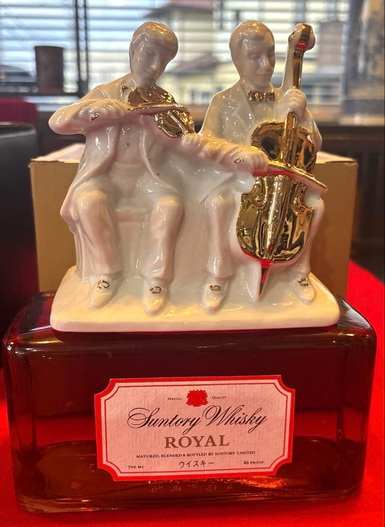 ウィースキ　飾りお酒　古酒　700ml SUNTORY XO