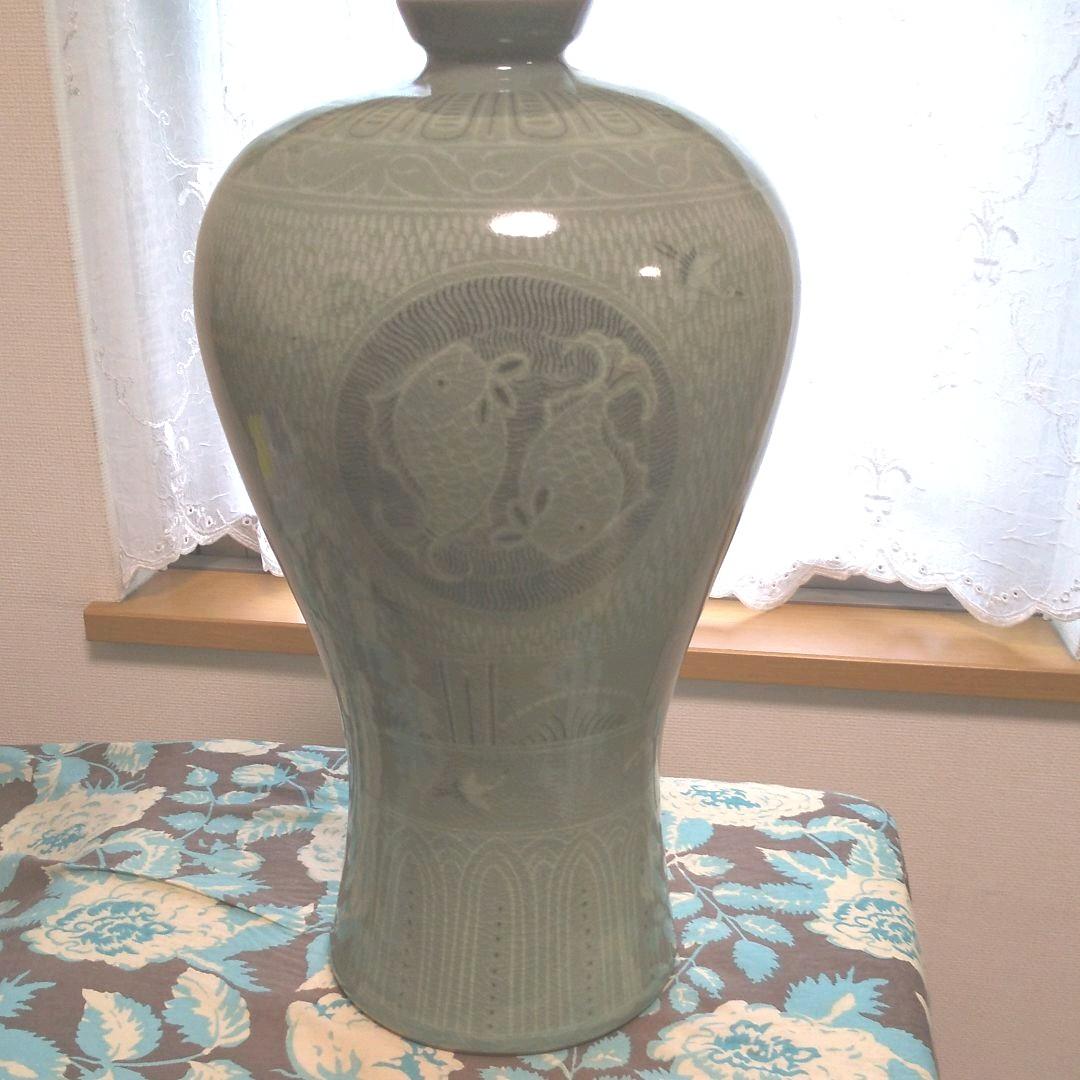 青磁象嵌・魚紋・梅瓶　作家作の壺