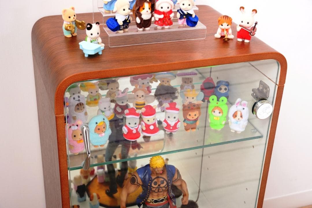 角が丸いデザイン☆４段ブラウン☆コレクションケース 脚付き コレクションボード