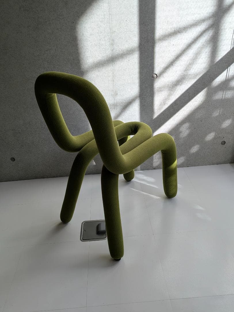 マスタッシュ ボールド デザイナー チェア リプロダクト　Bold Chair