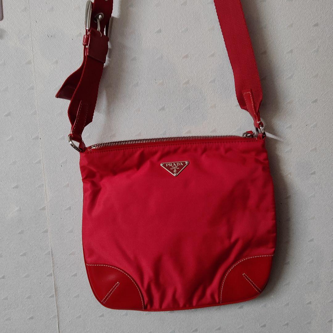 セール！美品！PRADA レッド ナイロン ショルダーバッグ