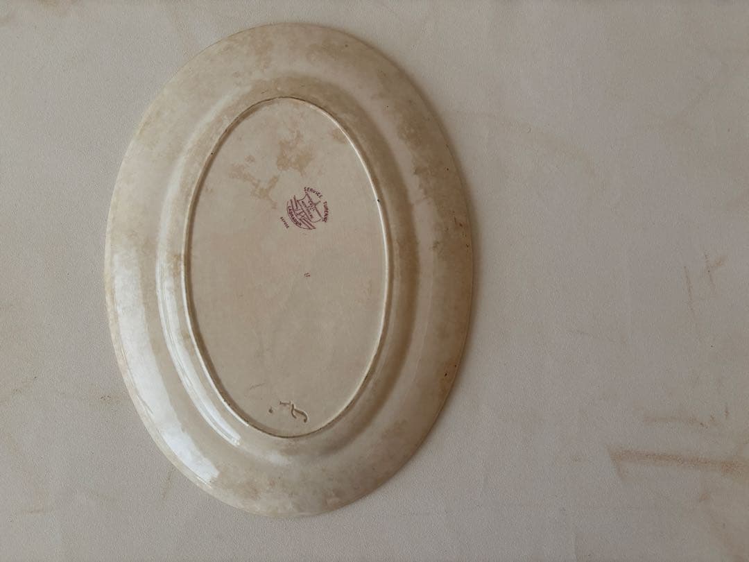 クレイユモントローTURENNE（チュレンヌ）赤オーバル皿　クレイユモントロー赤