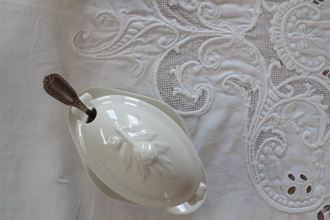 白磁器・蓋付きマスタードポット/フランスアンティーク