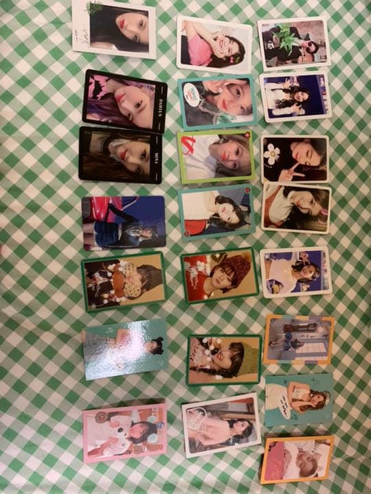 TWICE CD商品・カード一覧