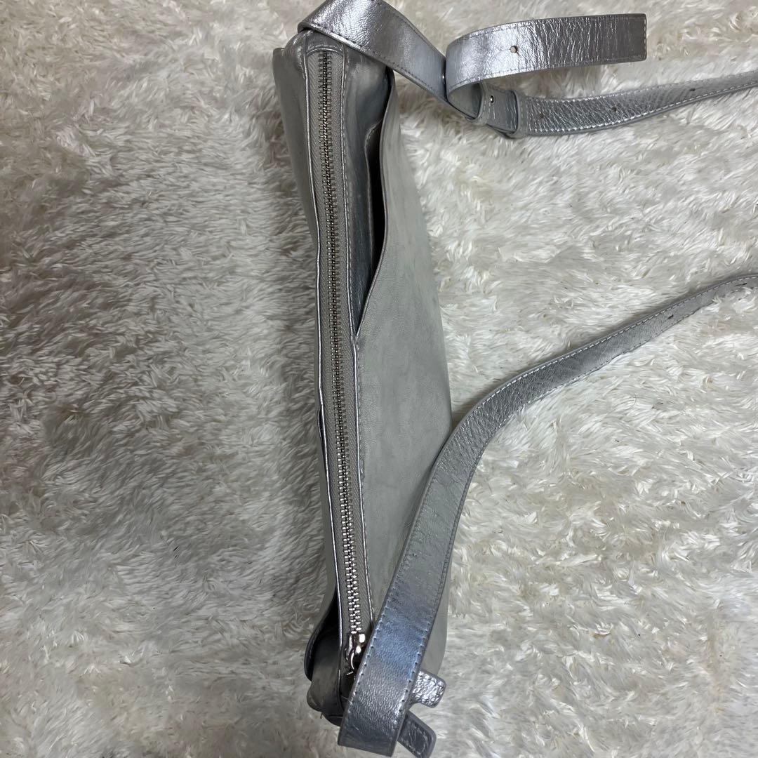 ゆきち様 イアパピヨネ ショルダーバッグ クロスボディ シルバー