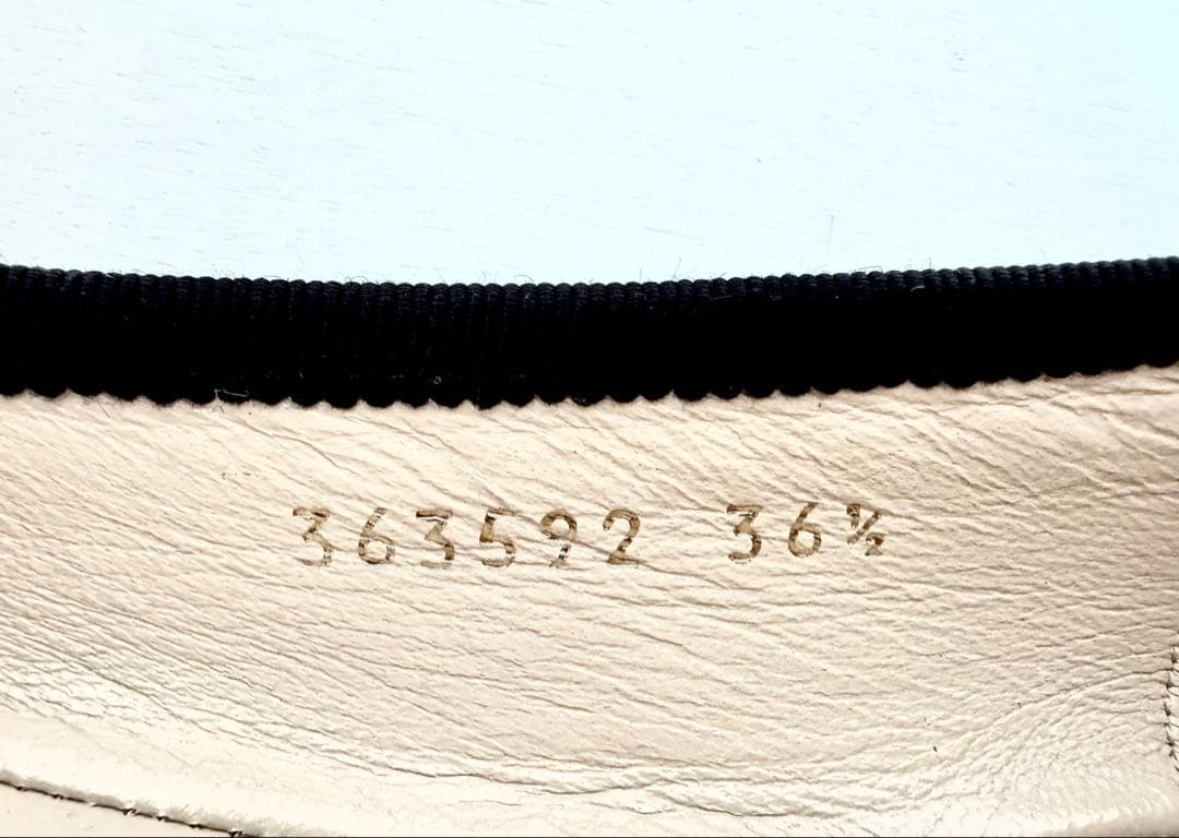 GUCCI ゴムスタッズ付きフラットシューズ ブラック美品