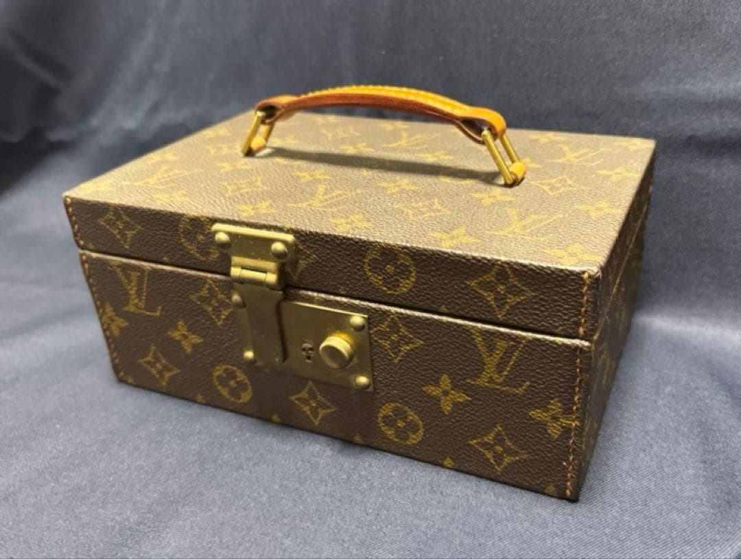 Louis Vuitton モノグラム　ボワットアトゥー ジュエリーボックス